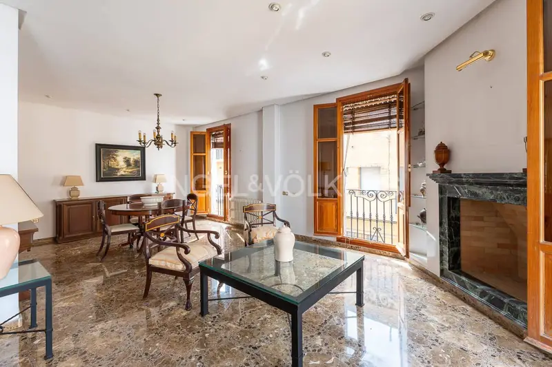 Casa en Carlet con 4 habitaciones y 3 baños cerca de Valencia