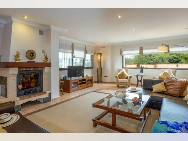 Casa-Villa de 5 Dormitorios en venta Mijas, España