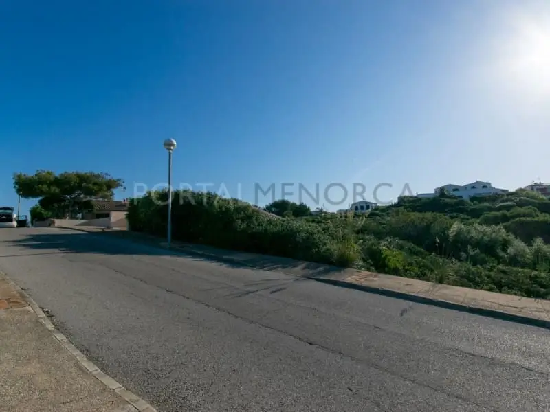 Solar en Cala Llonga para construir casa de 150m2