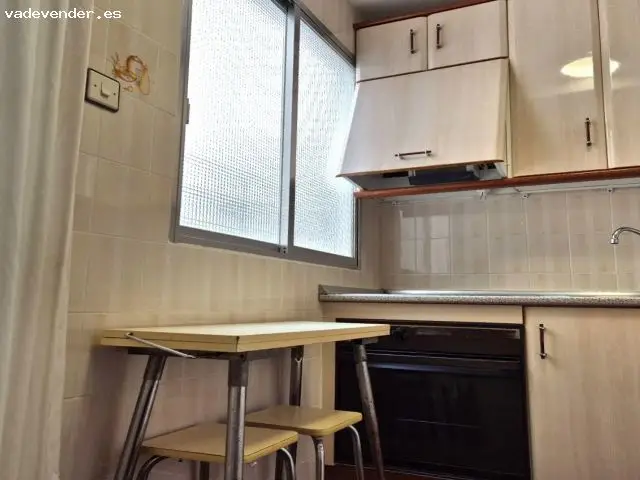 Piso en venta en Alhama de Almeria: 3 dormitorios, ascensor, amueblado