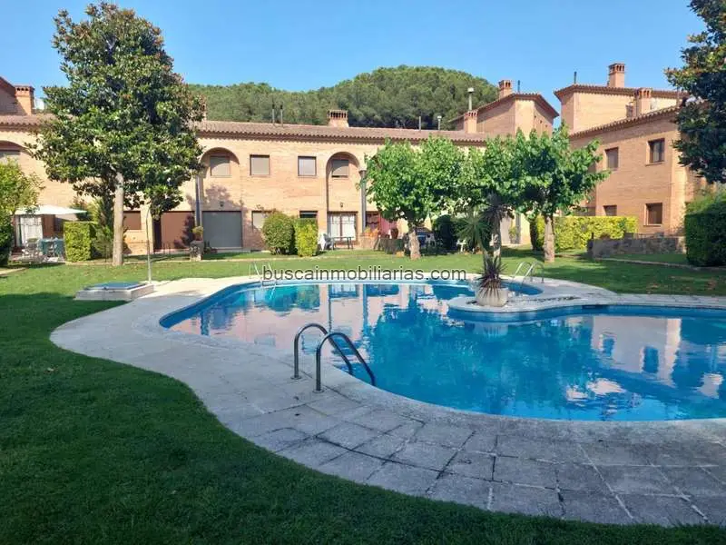 Casa adosada en Calonge con piscina y jardin