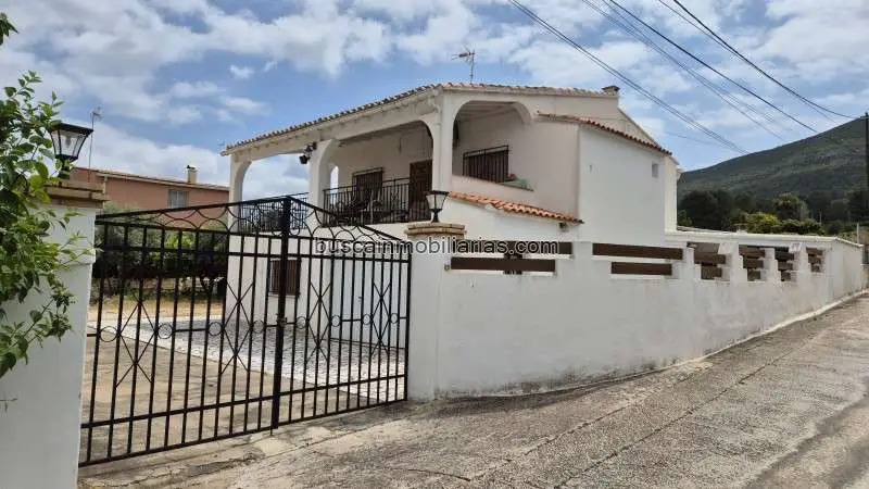 Casa Rustica en Venta en Canals 309m2 con Piscina