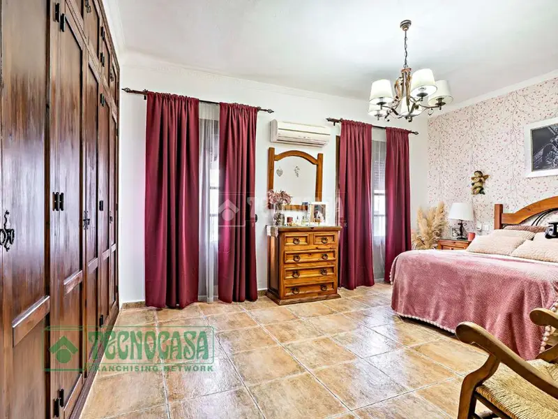 Casa en Venta en Alora 3 Plantas Local Comercial Terrazas