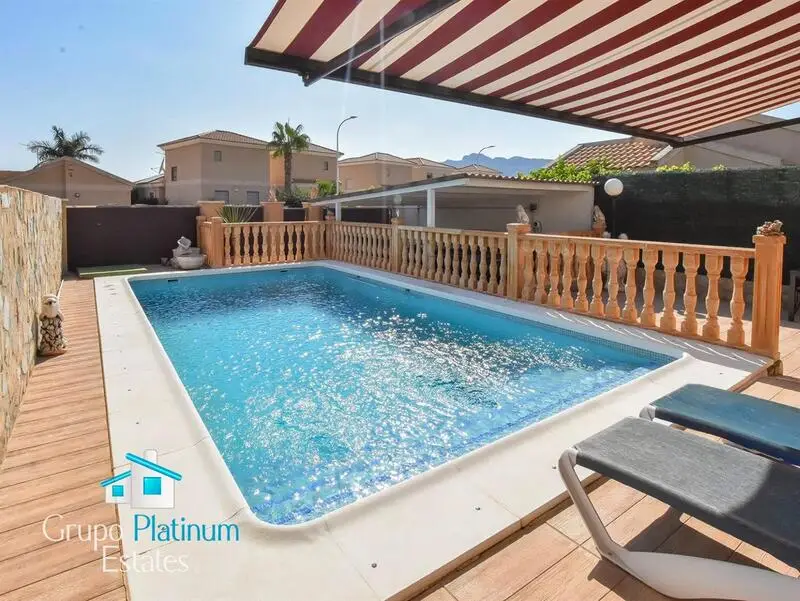 Villa con Piscina Privada en San Juan de los Terreros Almeria