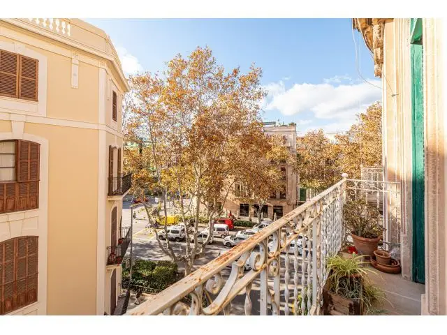 Amplia y Luminosa Vivienda en Edificio Histórico del Centro de Palma Palma de Mallorca