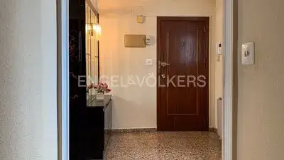 Apartamento en Venta en Requena Centro 5 Dormitorios Garaje