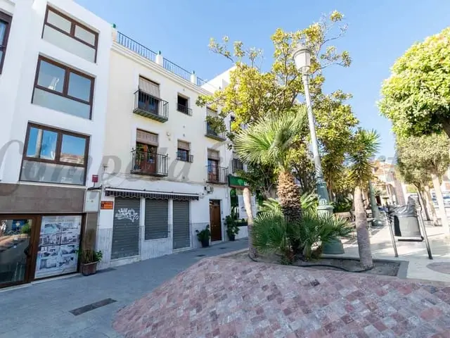 8 Bed Townhouse for sale