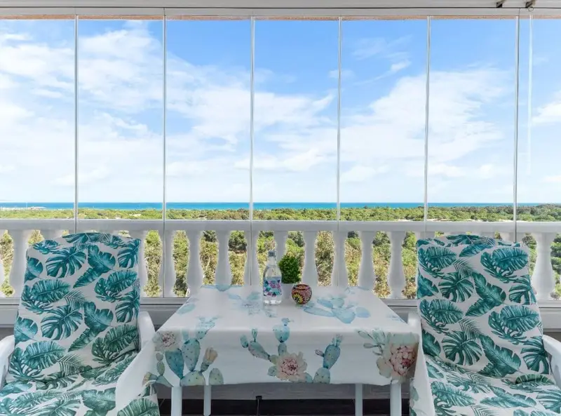 Apartamento en Guardamar del Segura con Vistas al Mar