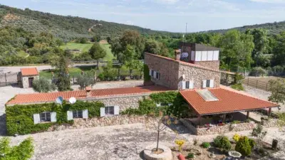 Finca con Encanto en Montes de Toledo: 2000m2, 6 Dormitorios, Piscina