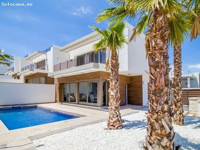 Villa en Orihuela Costa con Piscina Privada y Jardin