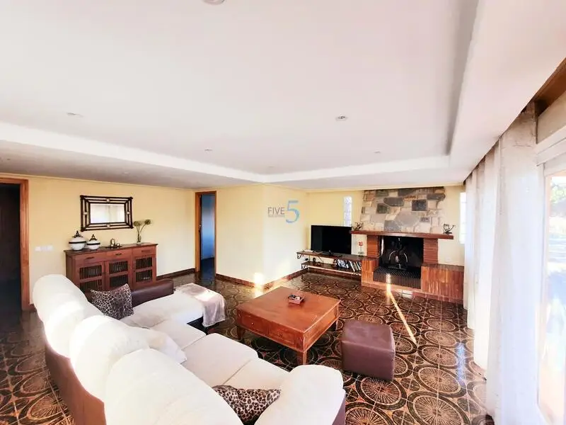 Villa en Polop con Piscina Privada y Gran Sótano