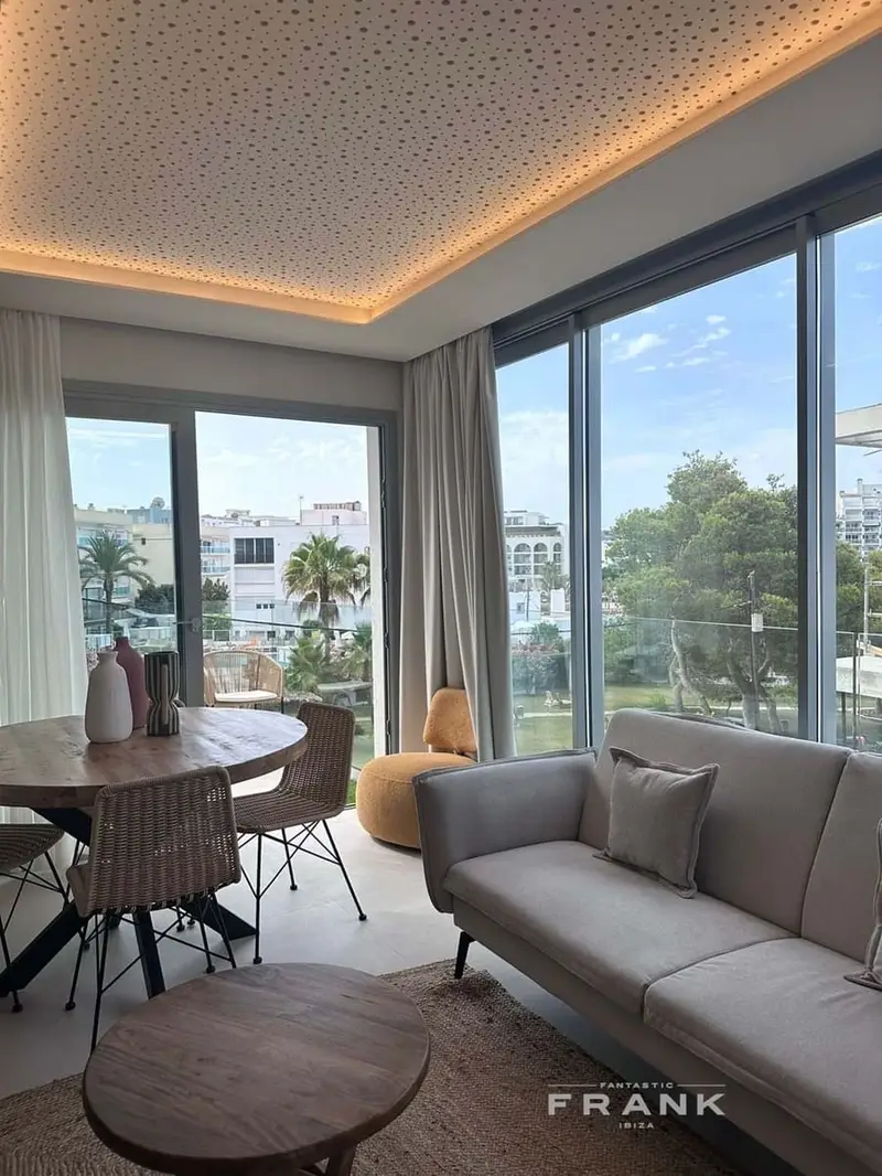 Apartamentos en Cala Gracio Ibiza: Lujo en Primera Linea de Playa