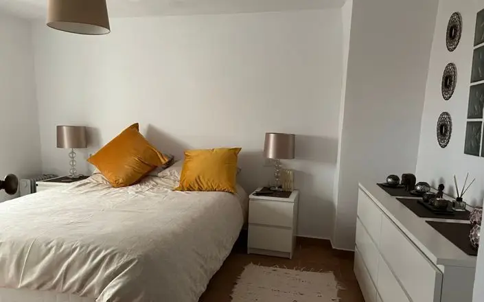 Casa 4 Dormitorios en Venta Jaen - Reformada Junto al Lago