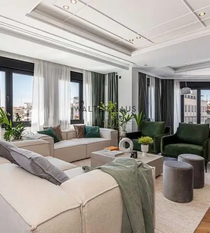 Lujo en Castellana: Piso Reformado 4 habitaciones 5 baños