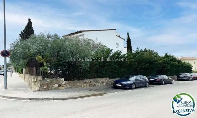Villa en venta en Roses con jardin y piscina opcional