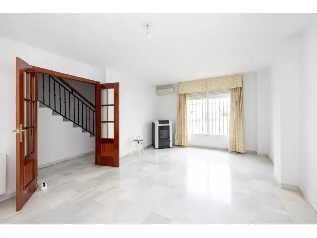 Casa en Armilla 3 Dormitorios 3 Baños Garaje cerca Metro