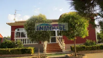 Chalet unifamiliar en venta en Peral