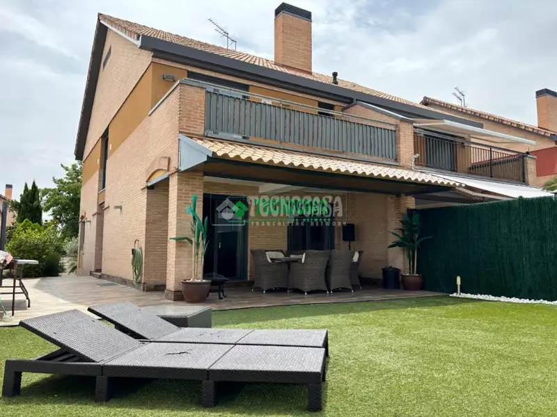 Chalet Pareado con Piscina en Cubas de la Sagra