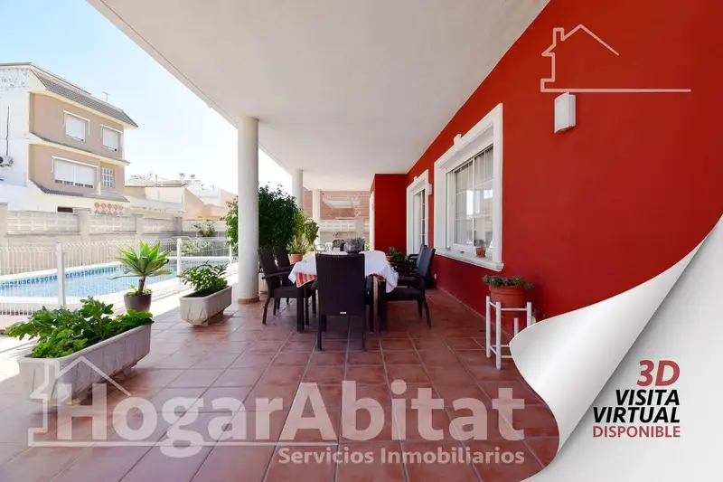 Chalet de Lujo en Daimús con Piscina Cerca de la Playa