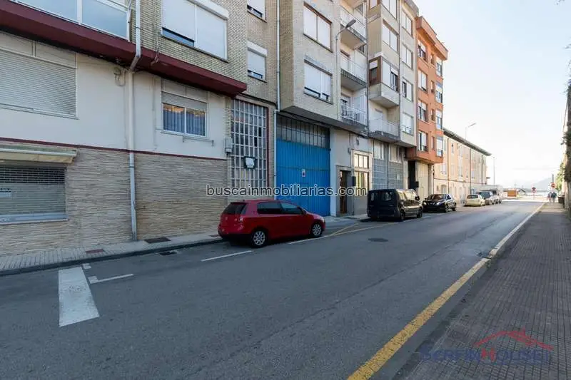 Nave Industrial en Venta Santoña 708m² Playa Puerto Deportivo
