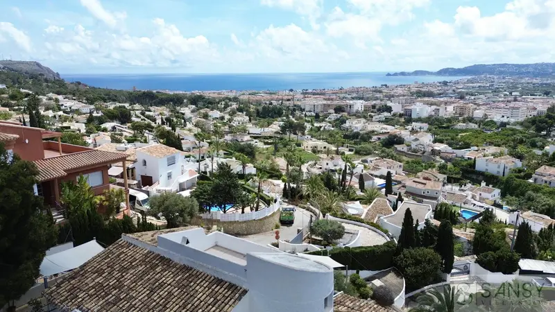 Villa en Jávea con Piscina y Vistas al Mar