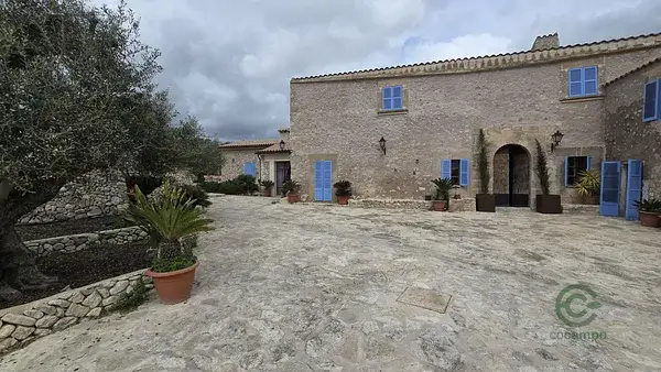 Villa de Lujo en Mallorca con Almazara y 5 Dormitorios