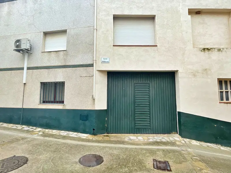 Casa en venta en Freginals Tarragona 5 habitaciones amplia terraza