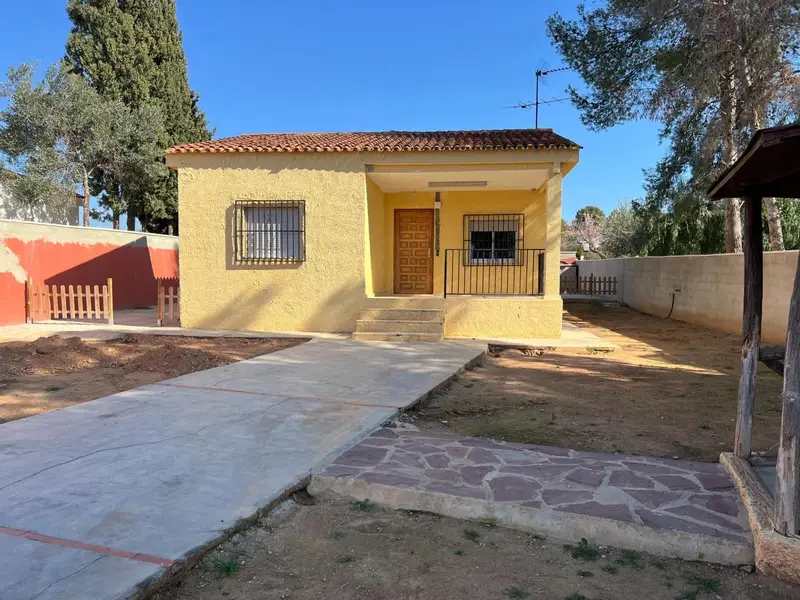 Chalet en alquiler Lliria 3 dormitorios piscina reformado