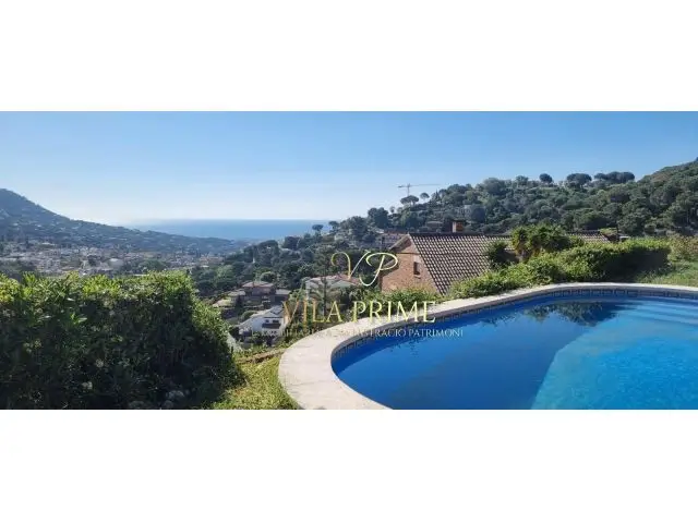Casa Ibicenca en Cabrils con Vistas al Mar