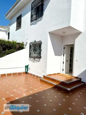 Adosado en Gines con 3 Dormitorios y Patio