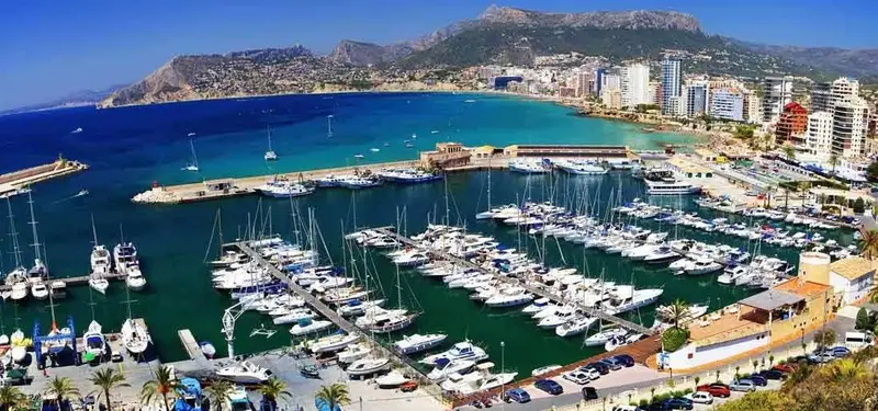 Apartamentos en Calpe con Vistas al Mar y Piscina