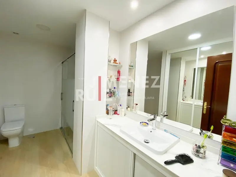 Venta Piso 4 dormitorios 2 baños Garaje Buhardilla Cádiz