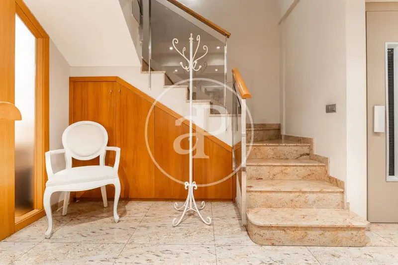 Chalet Adosado en Sabadell 340m2 4 Habitaciones Terrazas Garaje