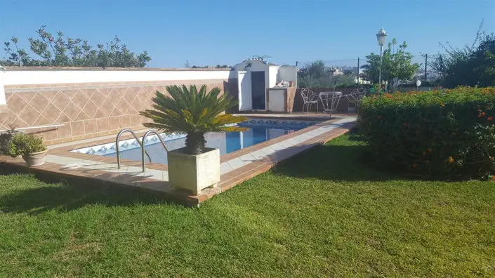 Villa 6 Dormitorios El Coto Piscina Privada Jardin Apartamento
