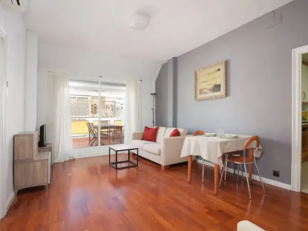 Apartamento en Barcelona con Terraza para 3 Personas