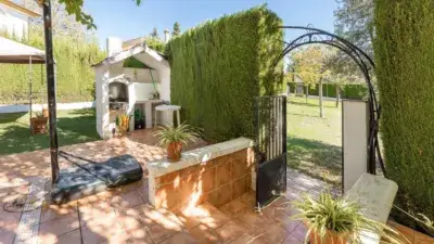 Chalet en Parque del Cubillas Albolote con Jardin y Piscina