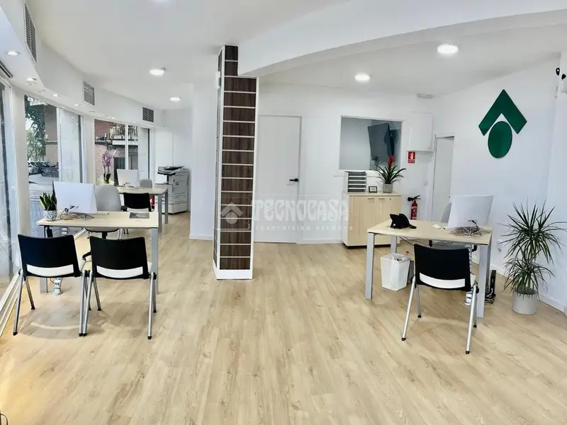 Local Comercial en Venta Badalona 48m2 Reformado Esquinero