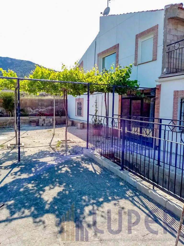 Venta Finca con piscina en Castalla - Ref: LPFR02520