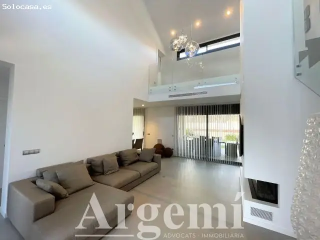 Chalet Minimalista de Lujo en Palau-Solità i Plegamans