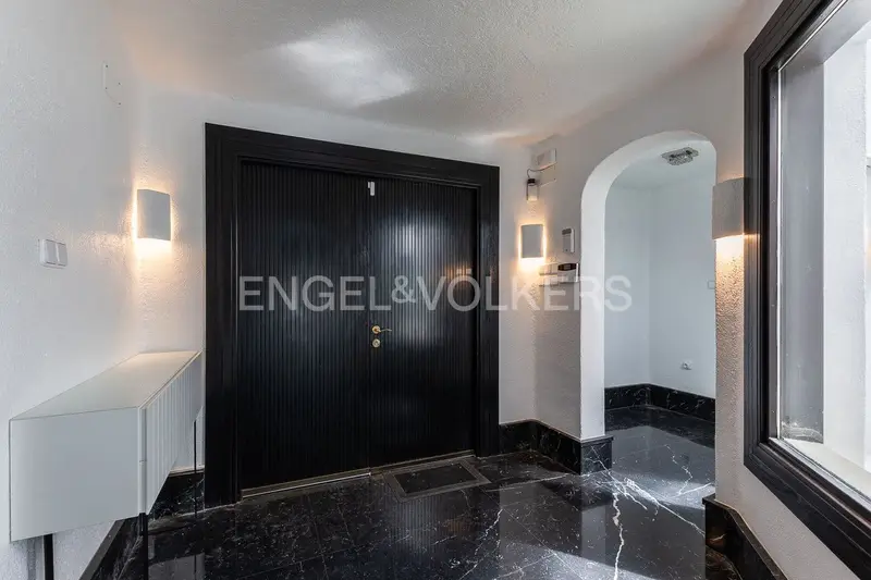Chalet de Lujo en Massarrojos Valencia con Piscina y Gimnasio