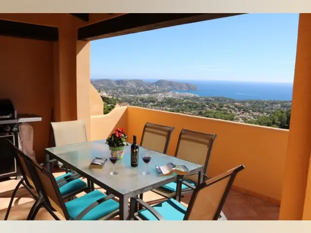 Casa-Villa de 3 Dormitorios alquiler Moraira, España