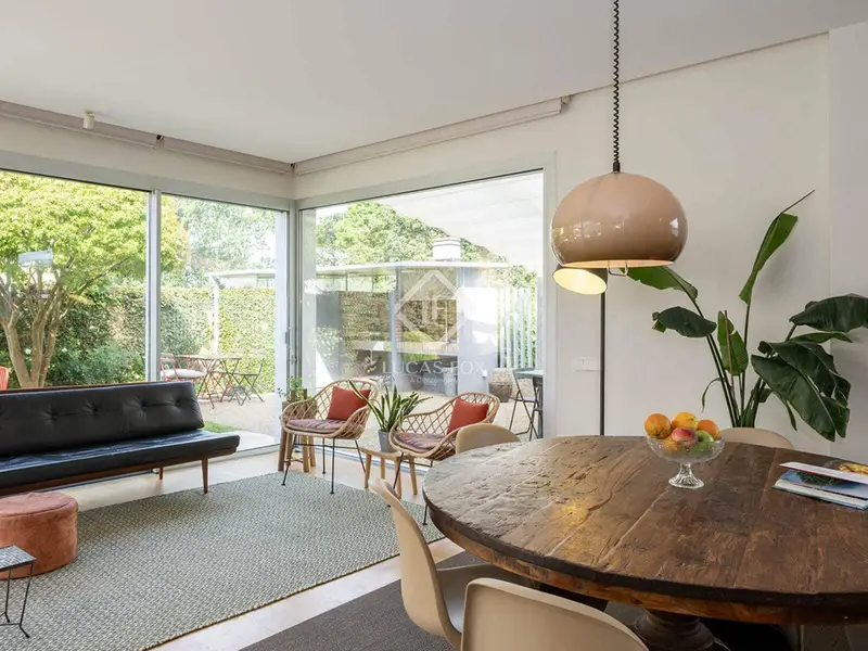 Chalet en Alquiler en Vigo: Villa de Lujo con Piscina y Jardín