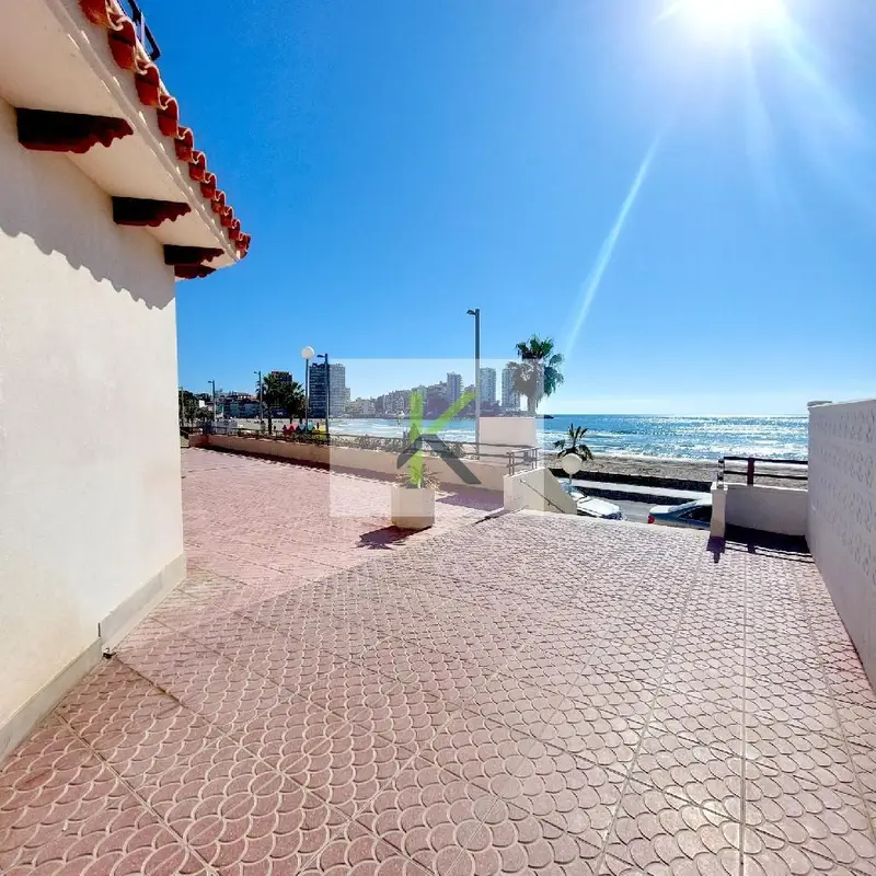 Venta Local Comercial con Terraza en Playa de la Concha Oropesa