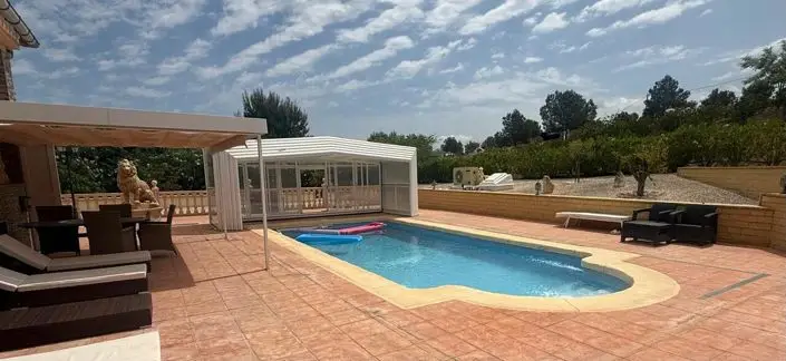 Villa en Venta Pinoso 3 Dormitorios Piscina Privada