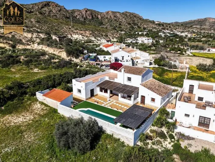 Villa de Lujo 4 Dormitorios en Los Alias Cerca de Cariatiz