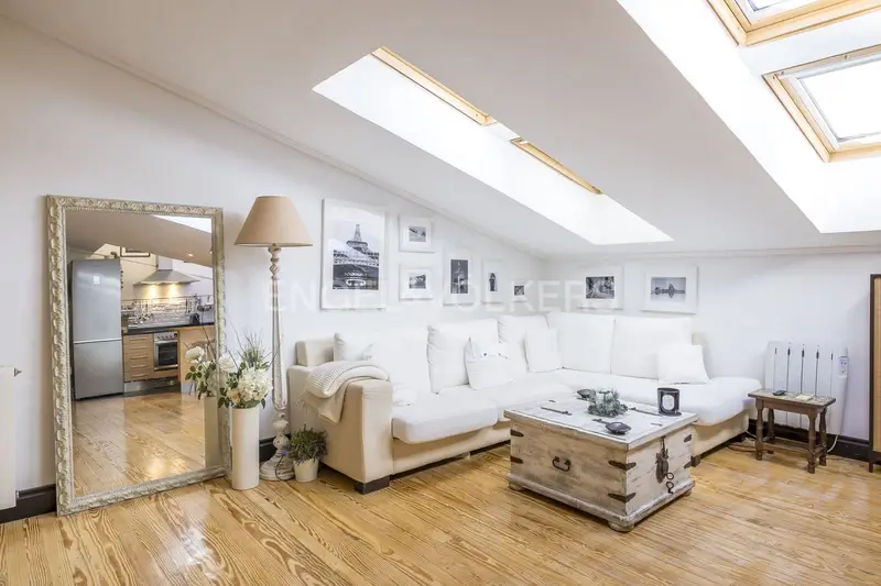 Apartamento Centro Madrid 100m2 Luminoso Semi-ático