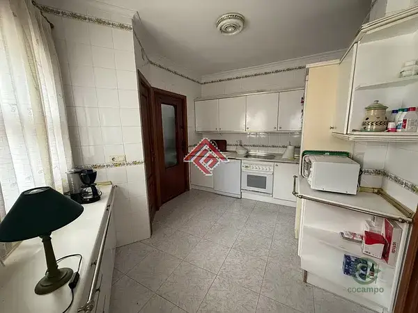 Casa en Cáceres con dos chimeneas y cochera doble