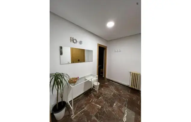 Rent 6 bedroom apartment in Granada