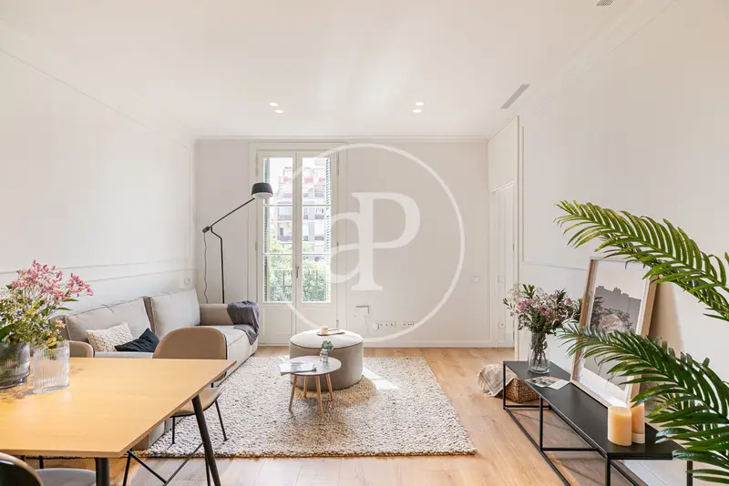 Piso Reformado Eixample Esquerra 96m2 3 Habitaciones Balcon