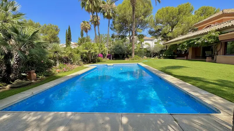 Casa Villa 5 Dormitorios Milla de Oro Marbella